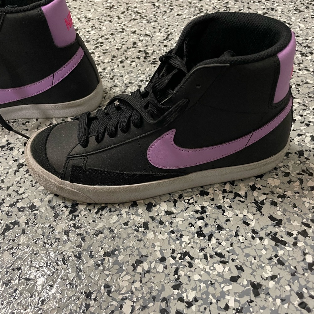 Nike blazer youth size 5